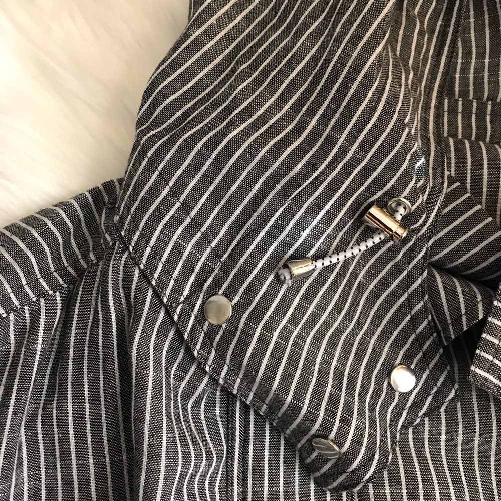 Lightweight Zip-Up ! - Picture 2 of 2